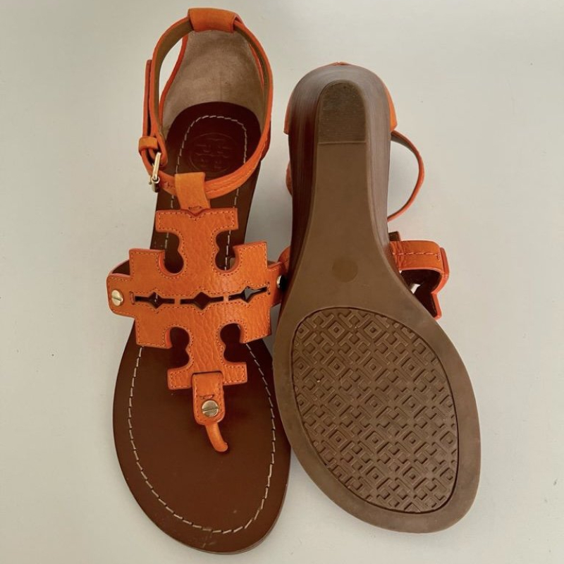 Sandália Tory Burch Couro Laranja Logo - Nunca Usada - 36 Sandália Tory Burch Couro Laranja Logo - Nunca Usada - 36