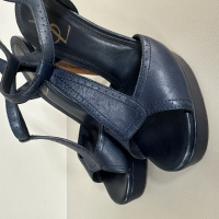 Sandália Yves Saint Laurent Couro Azul Marinho