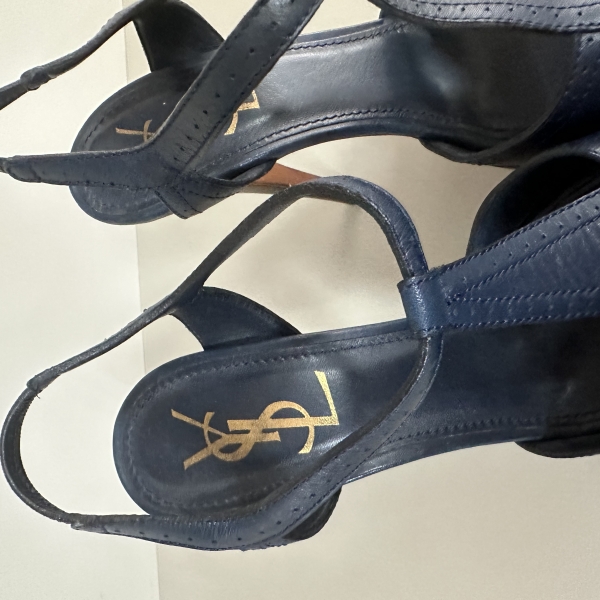 Sandália Yves Saint Laurent Couro Azul Marinho