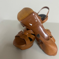 Sandália Yves Saint Laurent Couro Caramelo-36