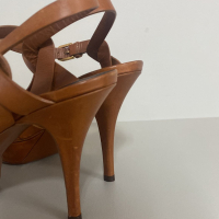 Sandália Yves Saint Laurent Couro Caramelo-36