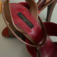 Sandália Louis Vuitton Tiras Couro Vermelho e Marrom - 40 