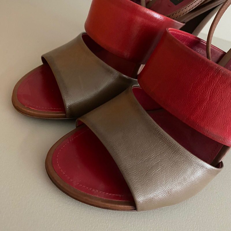 Sandália Louis Vuitton Tiras Couro Vermelho e Marrom - 40 