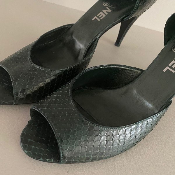 Peep Toe Chanel Python Verde - 39