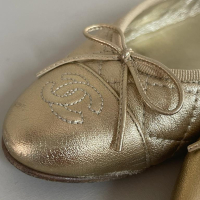Sapatilha Chanel CC Cap Toe Matelassê Dourada 35