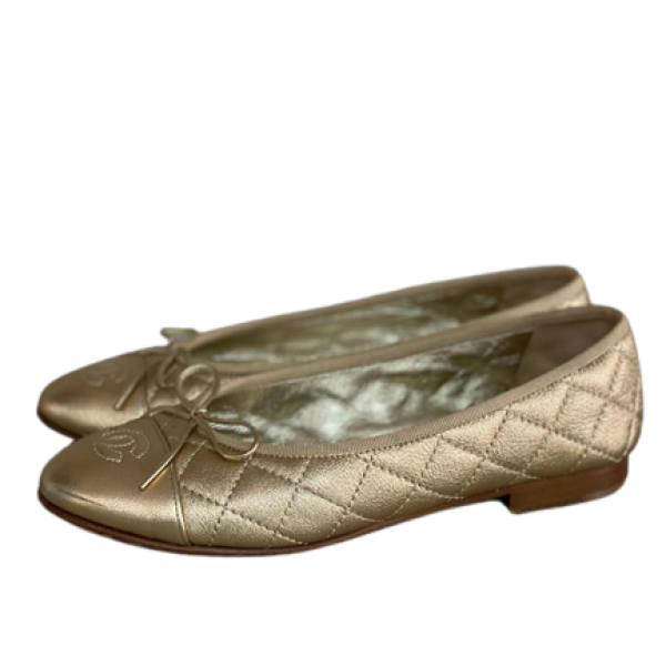 Sapatilha Chanel CC Cap Toe Matelassê Dourada 35