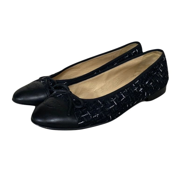 Sapatilha Chanel Embellished Cap Toe CC Preta - 38
