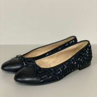 Sapatilha Chanel Embellished Cap Toe CC Preta - 38