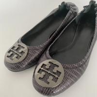 Sapatilha Tory Burch Couro Craquelado Metalizado Cinza - Nunca usada