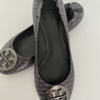 Sapatilha Tory Burch Couro Craquelado Metalizado Cinza - Nunca usada