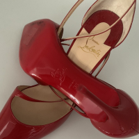 Sapato Christian Louboutin Verniz Vermelho - 36