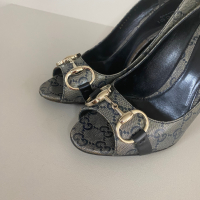 Sapato Gucci peep toe canvas monograma - 36