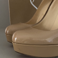 Sapato Pump Christian Louboutin Verniz Bege
