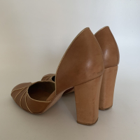 Sapato Pump Sarah Chofakiani Couro Caramelo