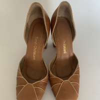 Sapato Pump Sarah Chofakiani Couro Caramelo