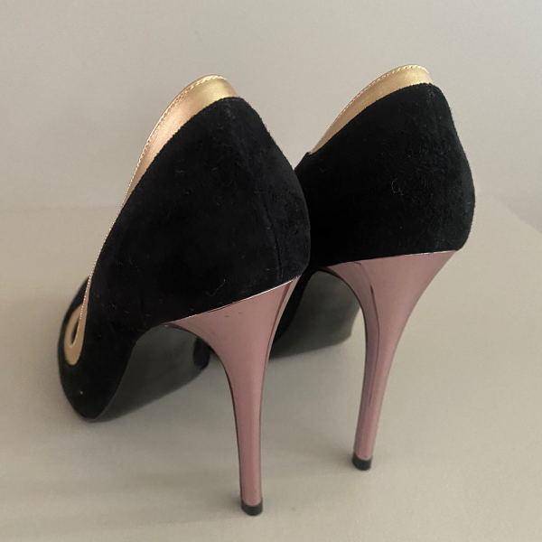 Scarpin Fendi Preto Suede-36