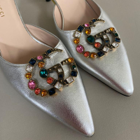 Scarpin Gucci Prata Pedraria-37