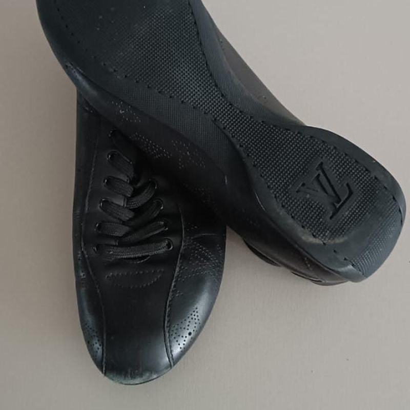Tênis Louis Vuitton Couro Preto Monograma - 36 Tênis Louis Vuitton Couro Preto Monograma - 36
