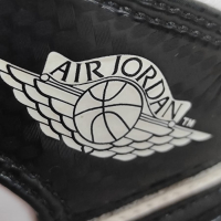 Tênis Nike Air Jordan 1 High '85 Branco e Preto-38