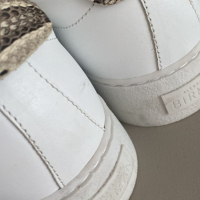 Tênis Alexandre Birman Branco/ Pele de cobra 38