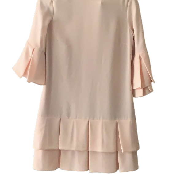 Vestido Lu Monteiro Tecido Rosa Manga de Pregas Vestido Lu Monteiro Tecido Rosa Manga de Pregas