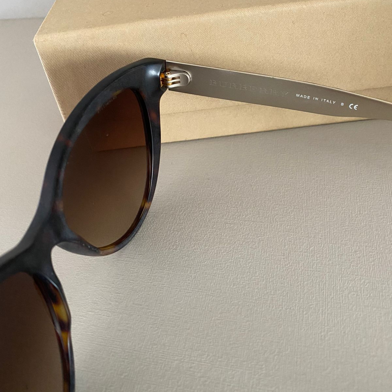 Óculos Burberry Tartaruga Hastes Dourada 3536 Óculos Burberry Tartaruga Hastes Dourada 3536