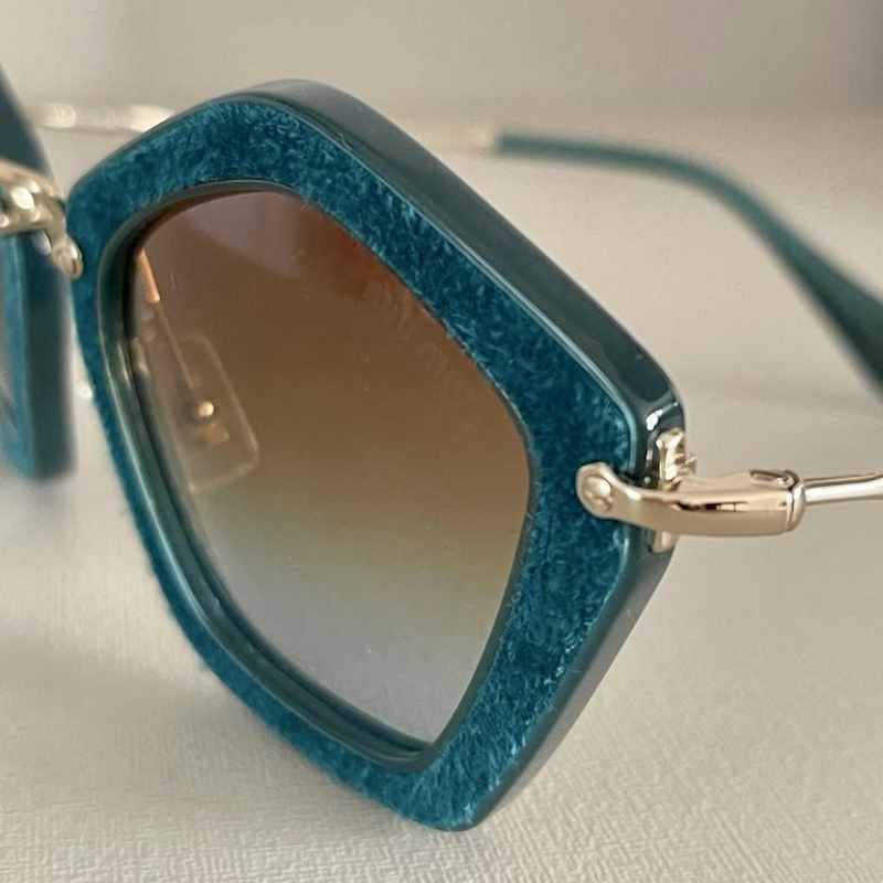 Óculos Miu Miu Verde Smu060 - Nunca Usado Óculos Miu Miu Verde Smu060 - Nunca Usado