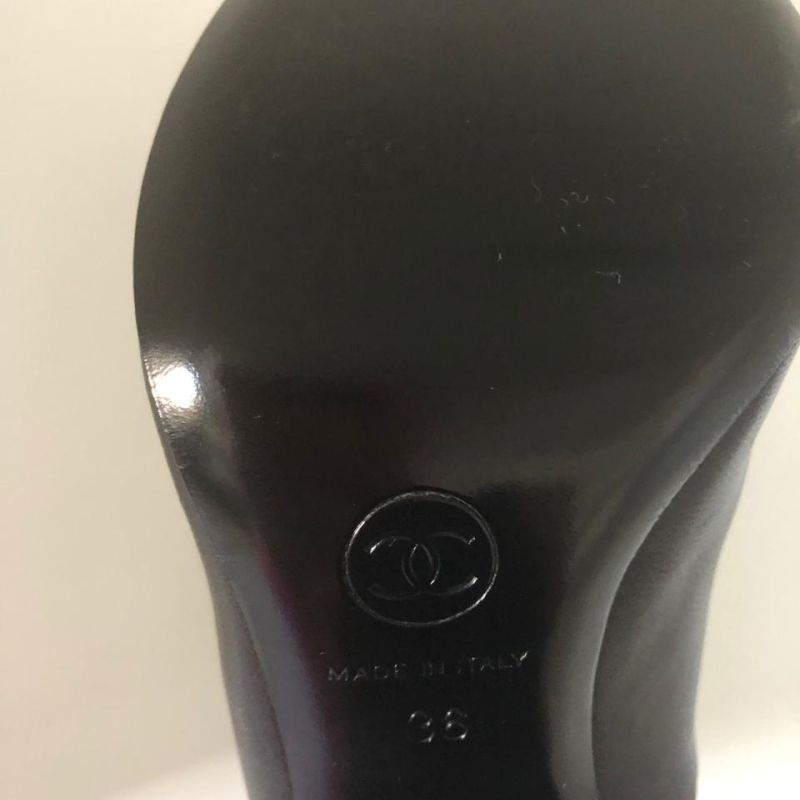 Sapato Pump Chanel Couro Preto - 34 Sapato Pump Chanel Couro Preto - 34