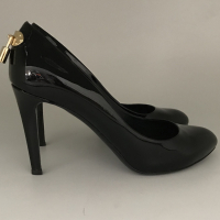 Sapato Louis Vuitton Verniz Preto - 35